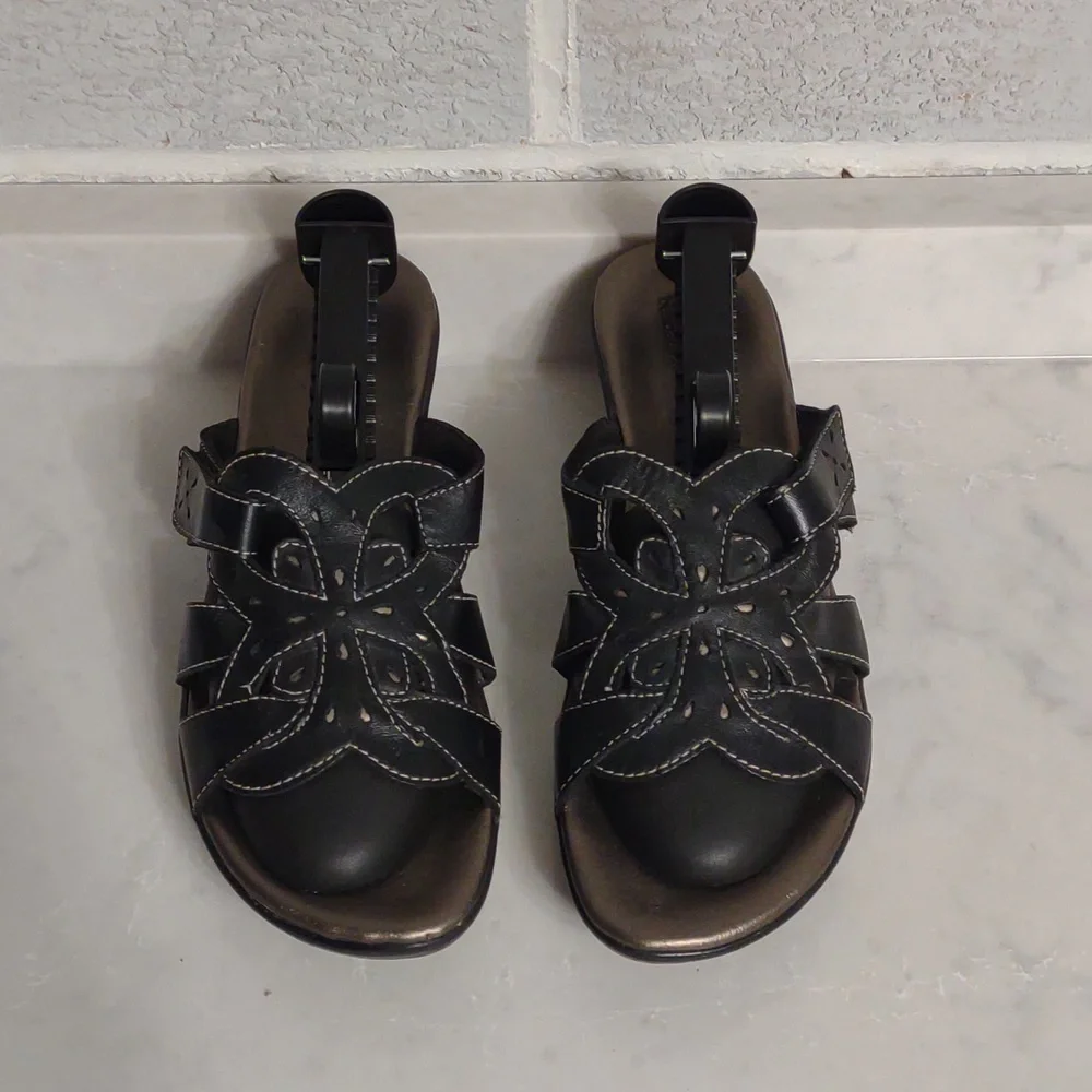 Clark's Bendables Women's Black Leather Laser Cutout Slip On Sandals Size 9.5